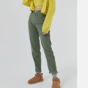 Sales! Urban Outfitters BDG Mom High-Rise Forest Green Corduroy Pants Size 25